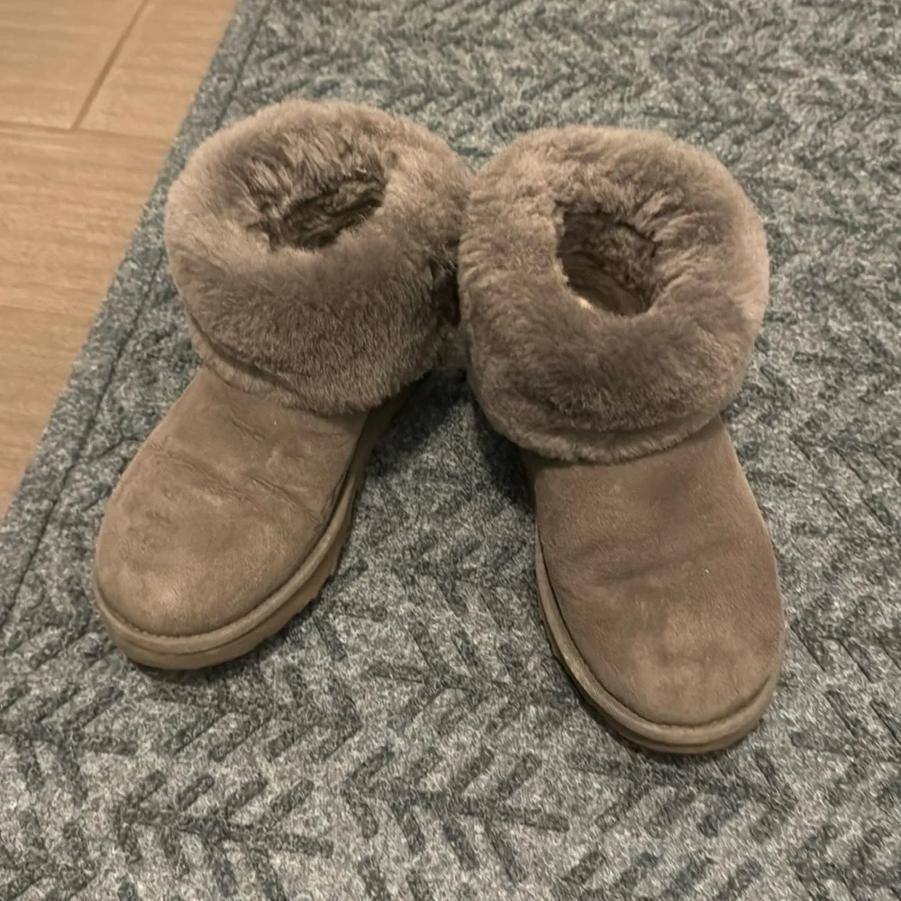 UGG Womens Classic Mini Fluff Boot - Picture 1 of 7